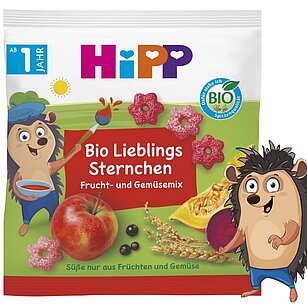 Balený potravinářský výrobek s bio certifikací s postavičkou ježka a různými druhy ovoce a obilovin.