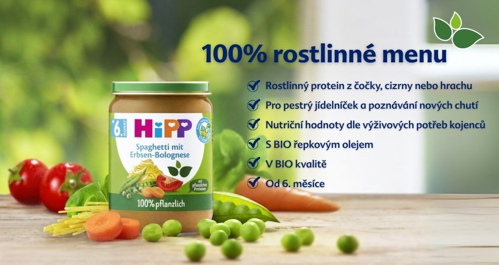Sklenice s dětskou výživou s etiketou v cizím jazyce je obklopena čerstvou zeleninou a vpravo je uveden seznam výhod.