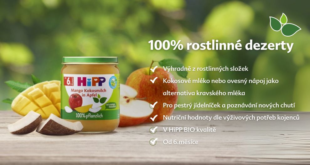 Na dřevěné ploše je umístěna sklenice s dětskou výživou s etiketou v cizím jazyce, obklopená ovocem, vpravo od ní je seznam vlastností.